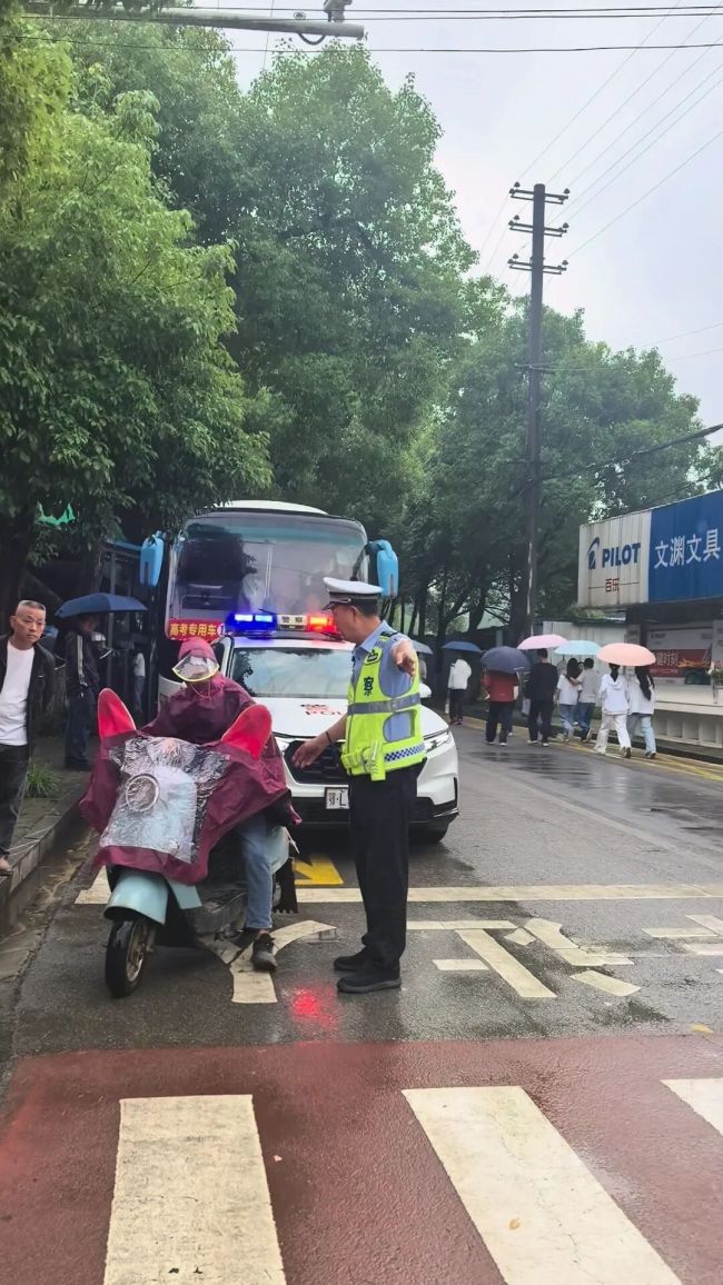 59岁民警退休前最后一次护考