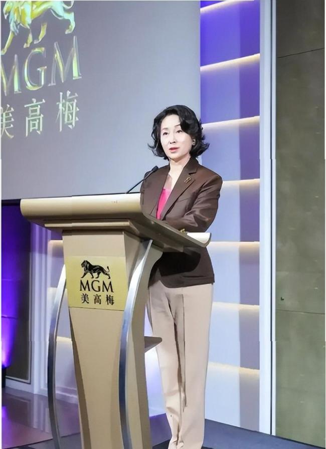 何超琼套现逾1.4亿美元 布局新赛道