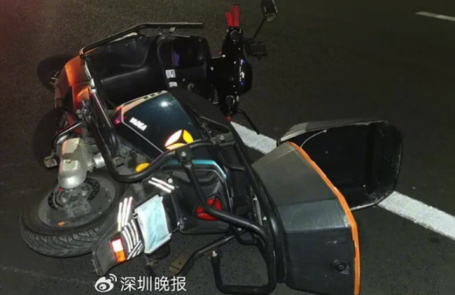 三人不戴頭盔共騎一輛電動(dòng)自行車(chē)逆行，致1死2傷，警方披露詳情