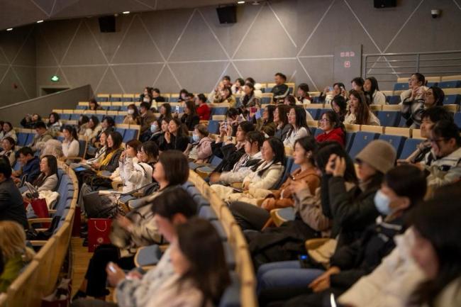 鹅腿阿姨曾称洗鹅腿致关节变形 信任危机引发热议