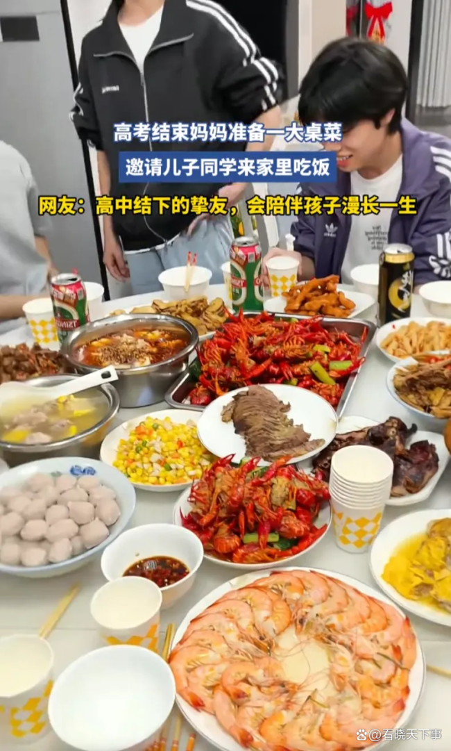 高考完媽媽請兒子同學(xué)來家中吃飯 溫暖的告別局