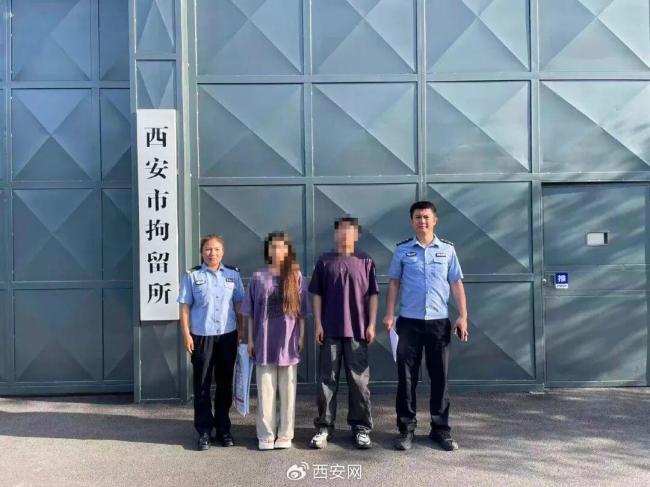 开锁师傅救助考生系摆拍 两人被处罚