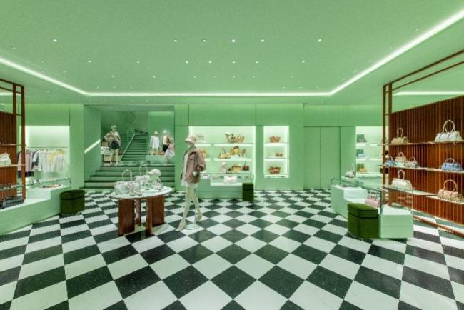 Prada认领李现 新店开业星光熠熠