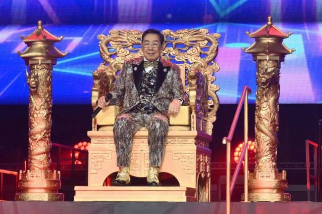 刘德华拥抱后“黑脸”？黄日华回应 纯属误解