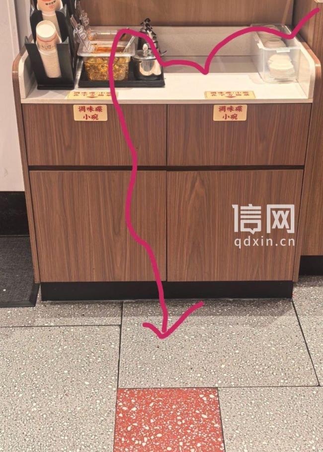 遇见小面门店被曝出现活蟑螂
