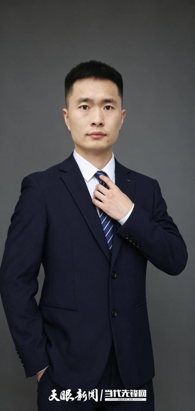 小区掉墙皮砸穿车玻璃物业称管不了