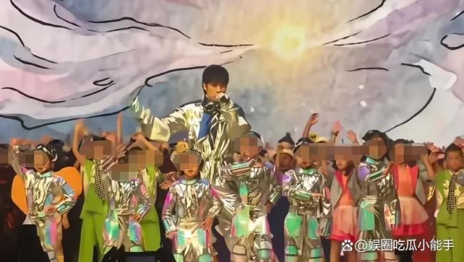 何猷君参加儿子毕业典礼 星二代团聚现场