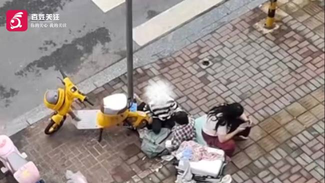 救助站回应女子带两孩子露宿街头