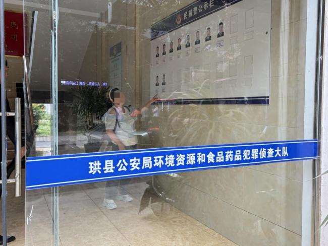 警方跨省查假五粮液扣走159瓶茅台酒 案件疑点重重待解