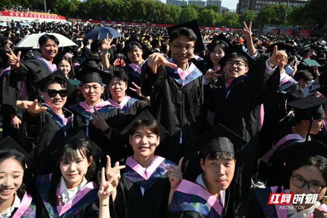 湖南农大7000余名学子启新程 院士领衔送祝福