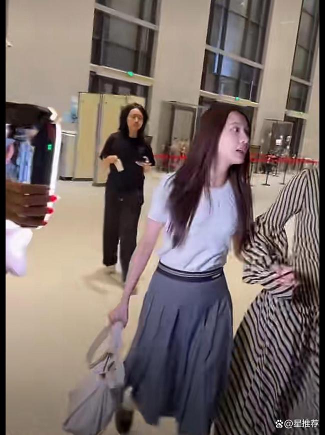 张慧雯代斯真回北京约上了 姐妹情深引爆热议