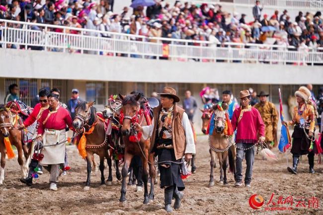 雪域追风！2026年迪庆·香格里拉赛马会开幕