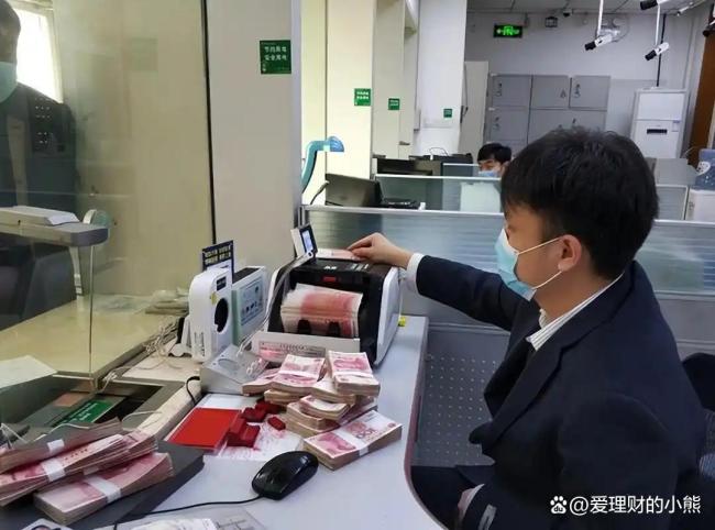 钱在银行“睡着了”这死结怎么解