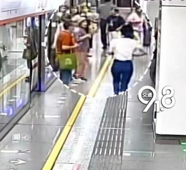 乘客突发疾病众人接力施救 爱心接力温暖杭城