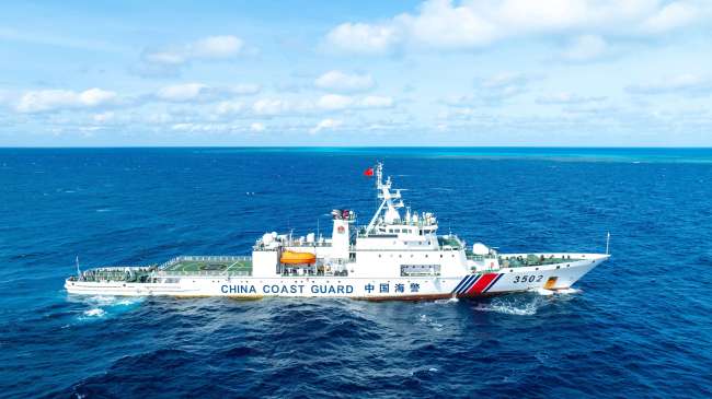 中国海警舰艇南海常态化巡航值守 守护蓝色疆域稳定秩序