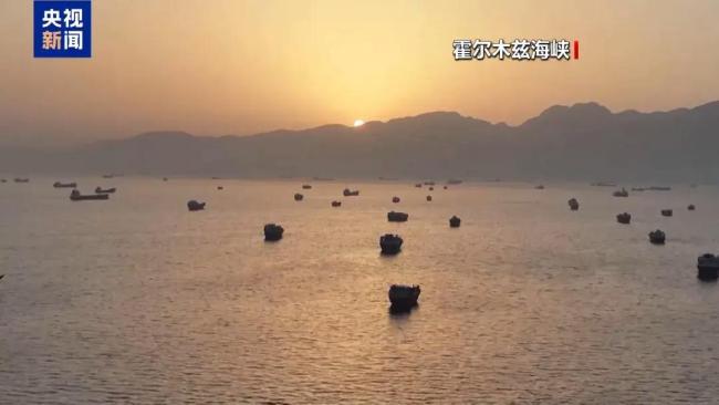 霍尔木兹海峡船只通行量降至0 伊朗封锁引发紧张局势