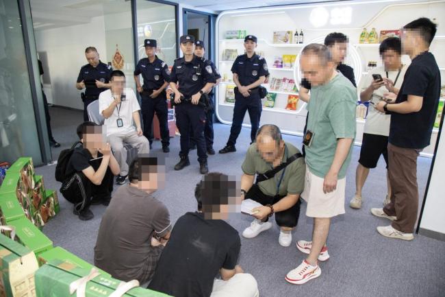 老人花万元买的保健神药竟是麦芽糊精 百余名老人被骗养老钱