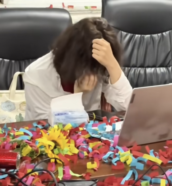 女生高考查分601分 老师鸣礼炮欢呼
