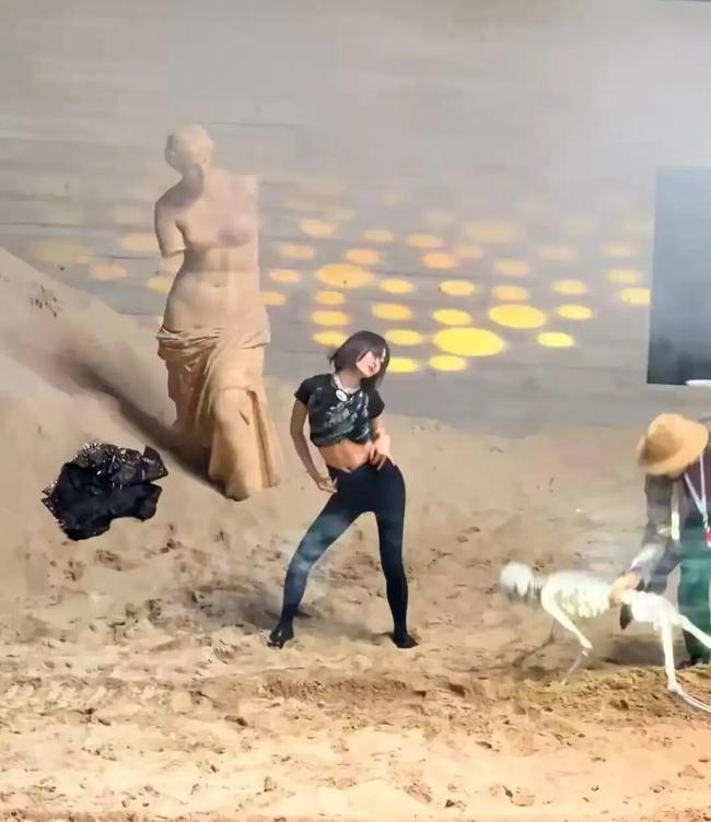 阿那亚创始人回应周冬雨话剧争议 戏剧需真实发声