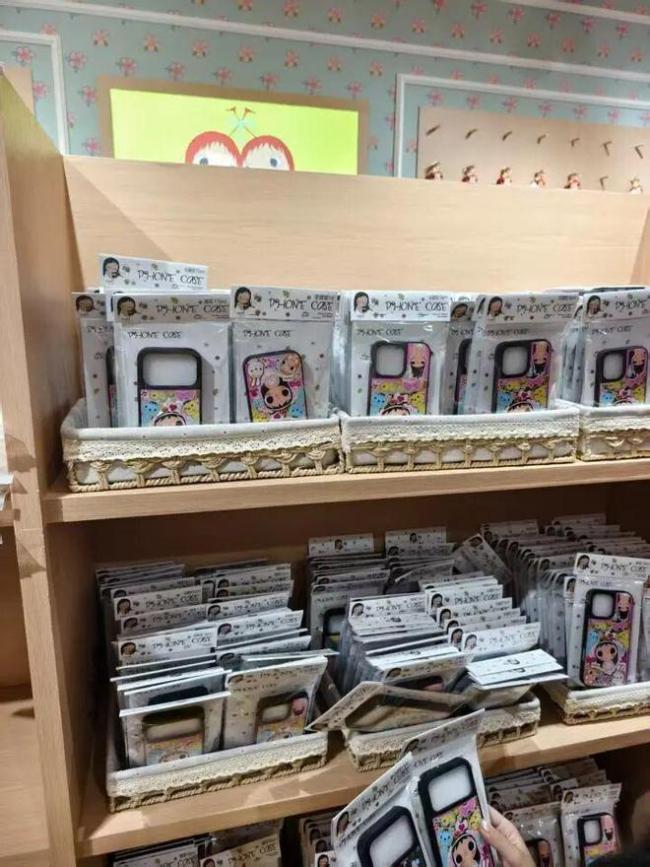 年轻人排长队买89元丑萌西湖醋鱼 丑萌潮流引发追捧