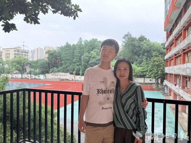 挖眼案受害男孩高分录取不止是励志 逆境中绽放希望