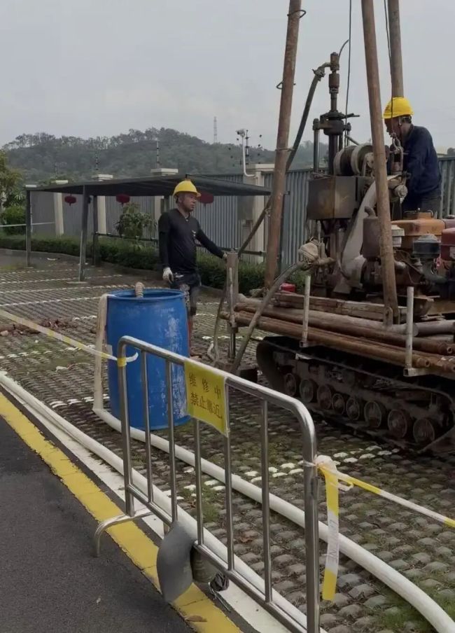广东惠州一小区停车场地面塌陷 裂缝深达7米引发安全担忧