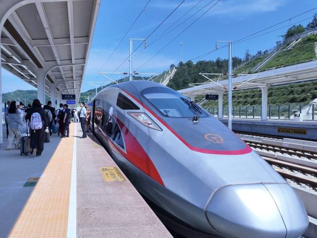 湖北到陕西15分钟 只来得及看1个进球 秦岭隧道里的世界杯体验