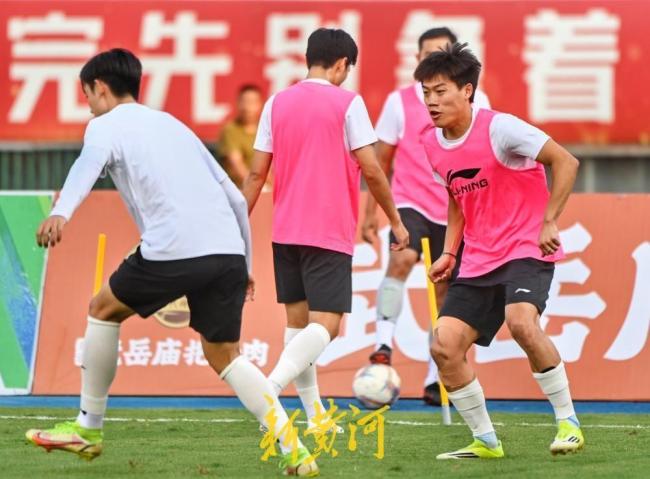 马宁将亮相淘汰赛 中国裁判首秀创历史