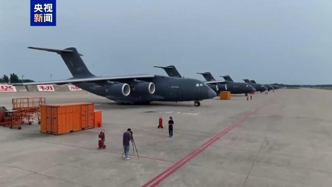 三款国产“大运”罕见同框场面震撼 视觉冲击力十足