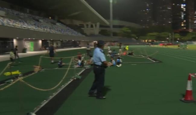 事发香港一运动场，11岁男童跑完400米出现呕吐后晕倒，送院抢救无效身亡 疑因中暑引发悲剧