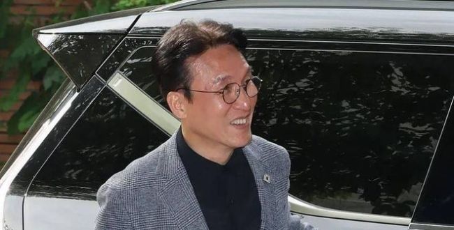 李在明支持率跌至生死线 民众失望情绪高涨