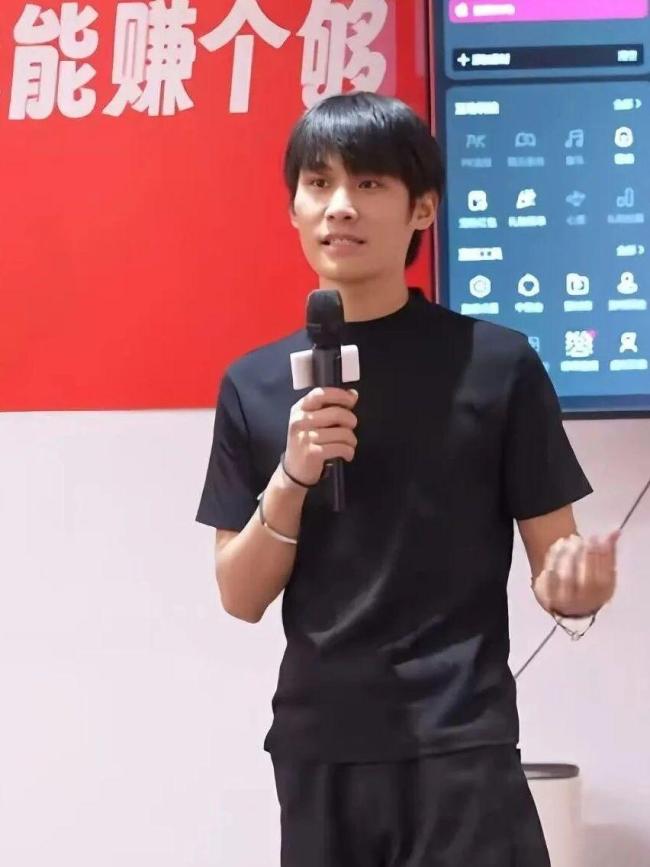 曝疯狂小杨哥和大杨哥即将复出 线下课引争议