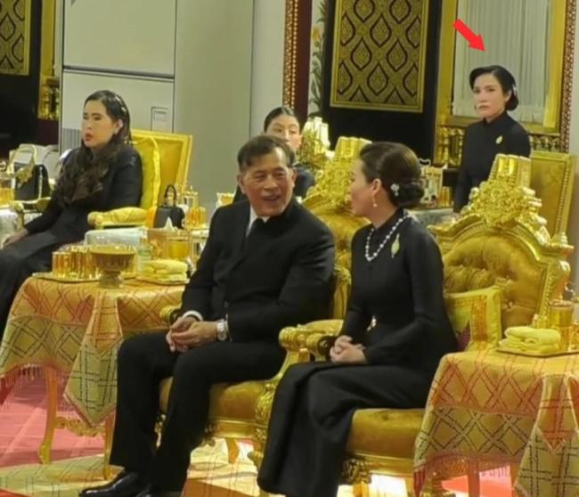 诗妮娜最新近照曝光，不再与苏提达后宫争艳！