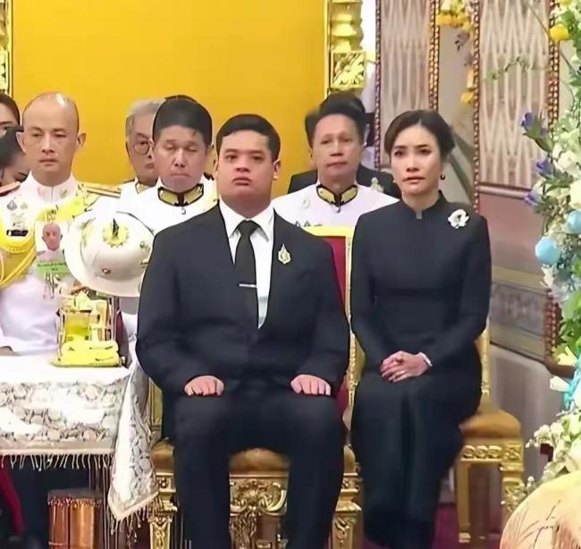 诗妮娜最新近照曝光，不再与苏提达后宫争艳！