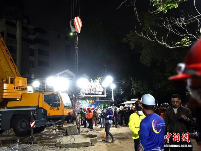 委内瑞拉大地震：搜救队挖掘5小时，只为救出了一只被深埋的小狗，现场响起掌声欢呼声 肯定还有奇迹