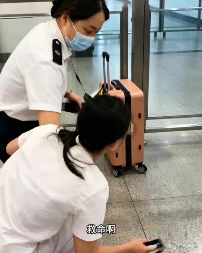 女子因错过高铁摔坏员工视频记录仪 情绪失控引发冲突