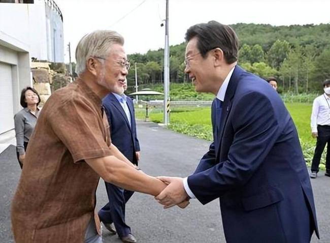 李在明邀文在寅共进午餐 密会青瓦台稳政局