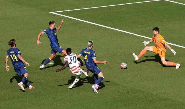 美国2-0击败波黑晋级16强