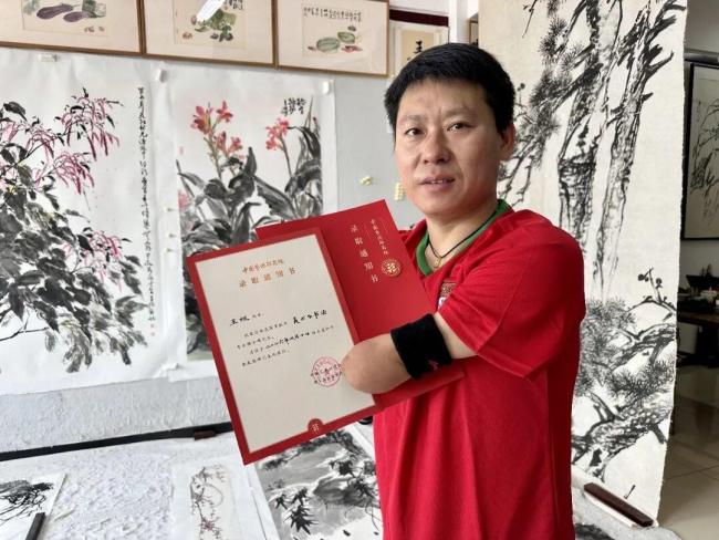 43岁无手考生拿到博士录取通知书