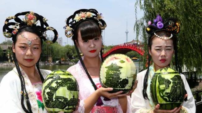 景区免费吃瓜游客已吃3000多斤