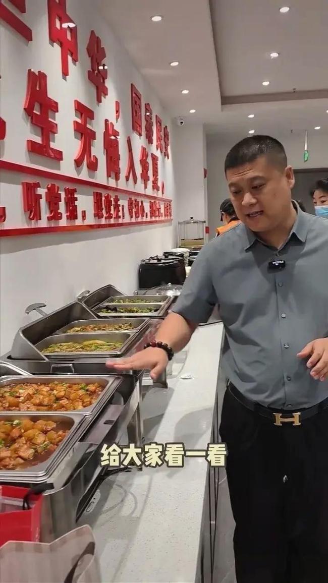 男子在自家酒楼旁开“一元饭堂” 公益初心暖人心