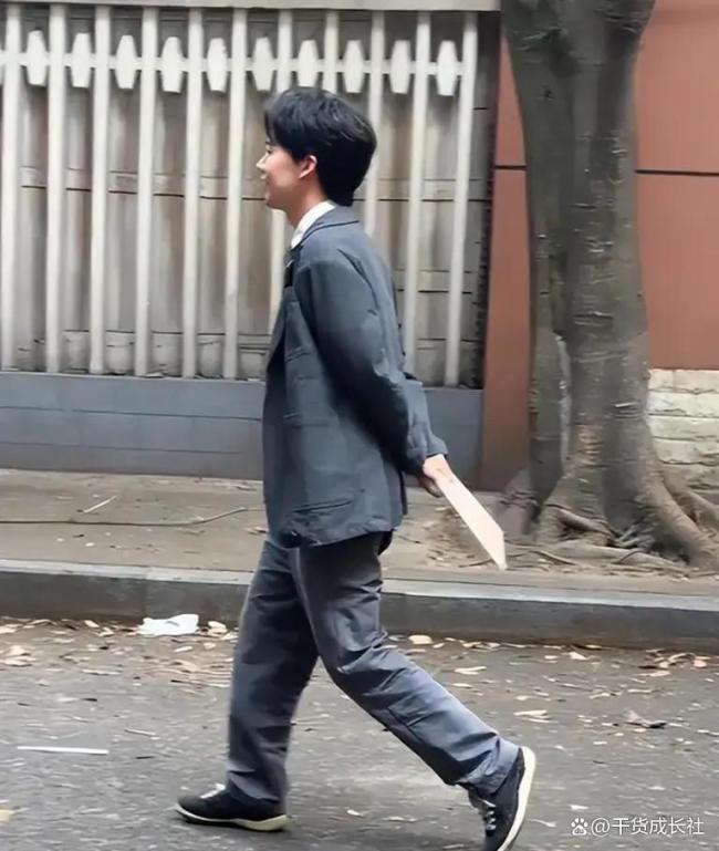 郭麒麟又瘦了