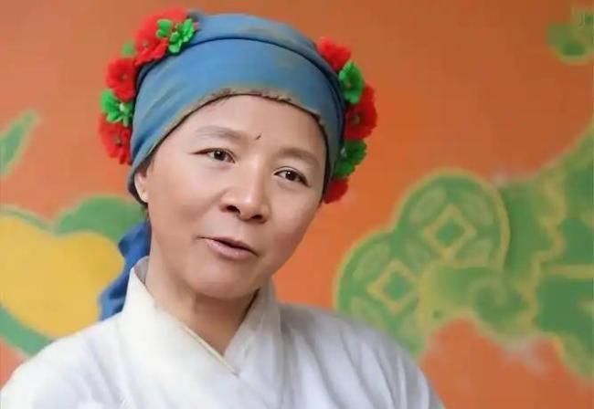 66岁迟蓬白玉兰获奖后连夜回剧组 老戏骨的辛酸与尊严