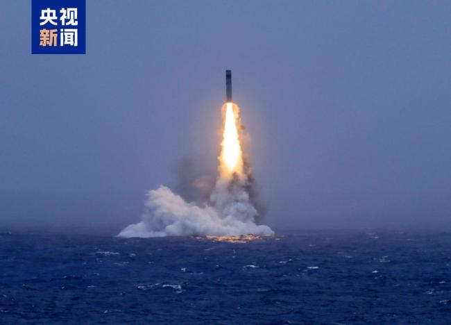 中国潜射战略导弹发射画面公布