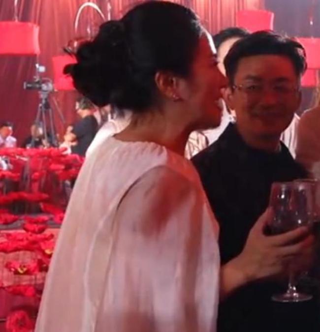 王宝强带女友现身婚宴，8年了，王宝强终于走出来了 低调恋情引关注