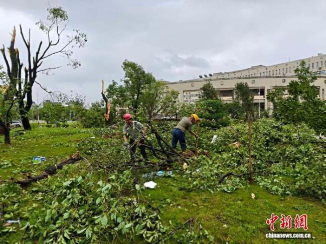 黄冈遭龙卷风重创:4人死亡1人失联 救援力量全力搜救