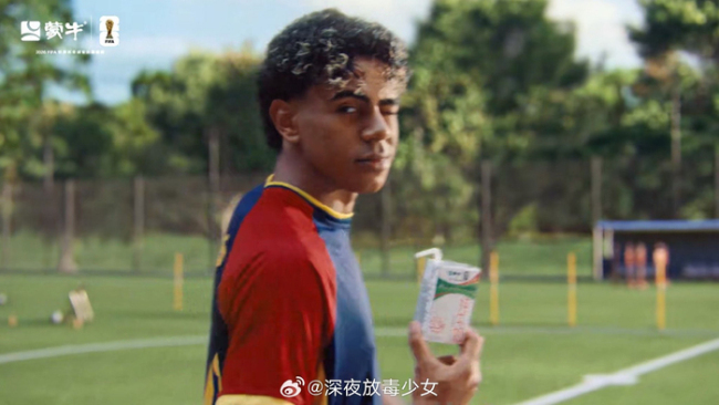 球迷熬夜看世界杯 为新一代球员要强表现喝彩