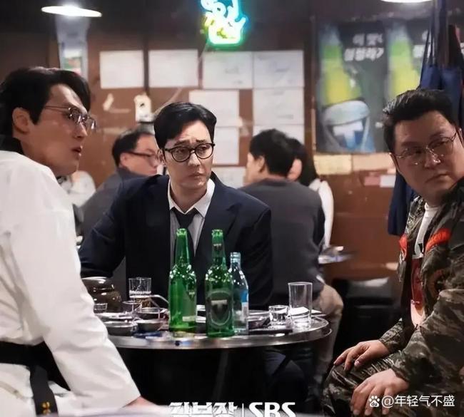 暑期档被说黑马的剧来了 《金特务》爽感拉满