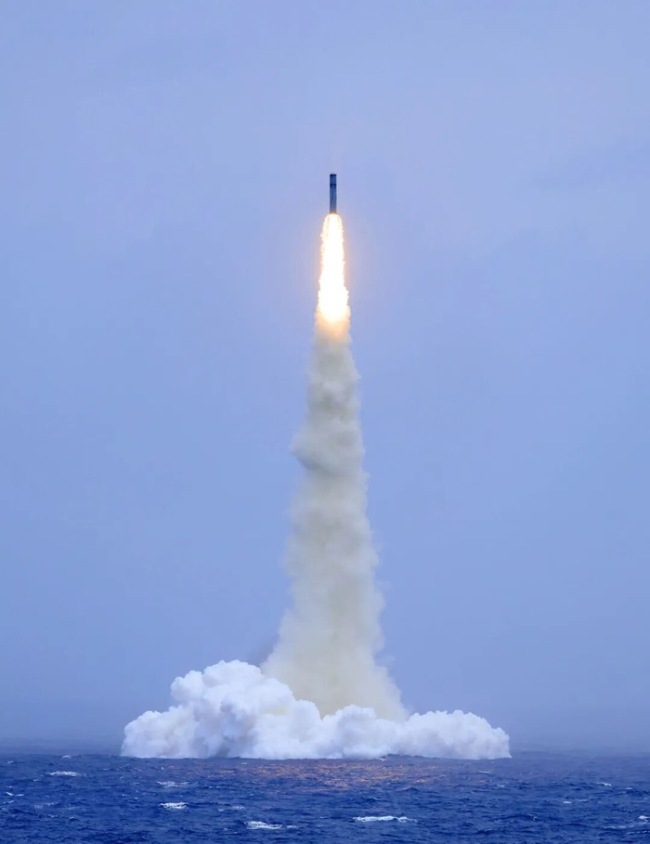 蛟龙出海超燃瞬间 战略导弹试射成功