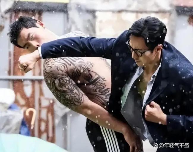 暑期档被说黑马的剧来了 《金特务》爽感拉满